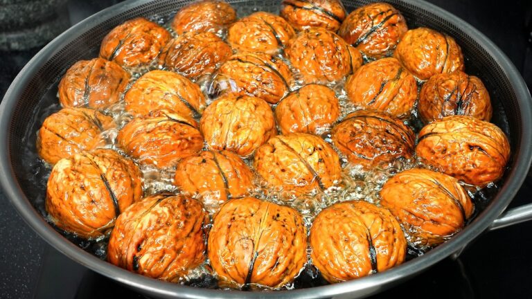 Découvrez 3 astuces étonnantes avec des noix pour transformer votre cuisine !