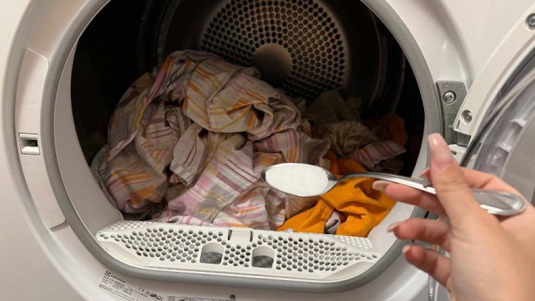 Des chiffons éclatants en un clin d&rsquo;œil grâce à une cuillerée de cet ingrédient