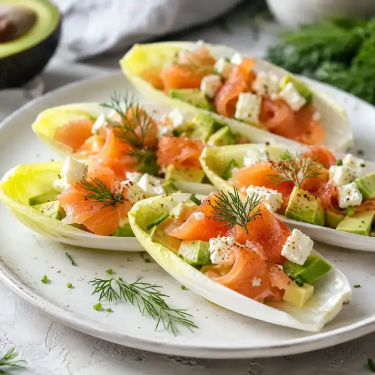 Barquettes d&rsquo;endives au saumon fumé, avocat et fromage : une recette légère et savoureuse