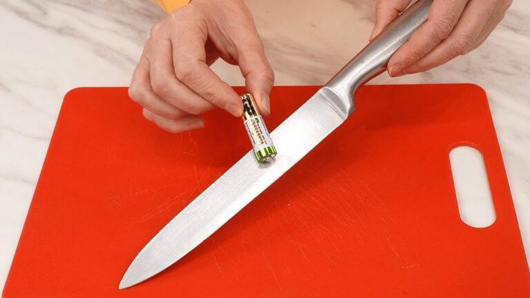 Aiguiser un couteau en 3 étapes simples avec une batterie et briller en cuisine !
